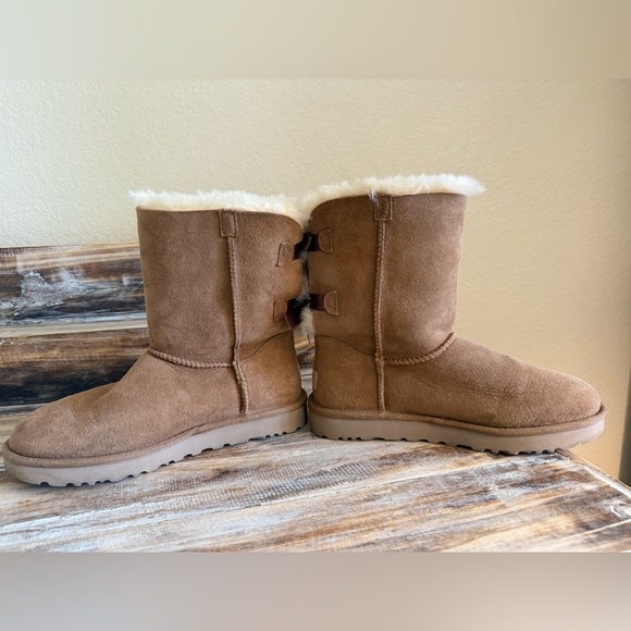 UGG Australia Bailey Bow Boots Worn TWICE Retail $210 - Picture 9 of 9